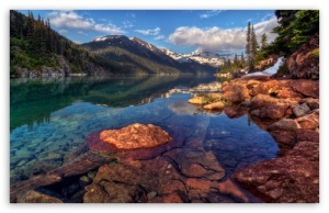 mountain_lake_with_clear_water-t2